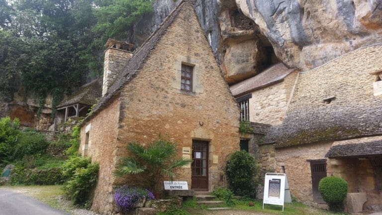 The ticket office and entrance to Grotte du Sorcier, France.
