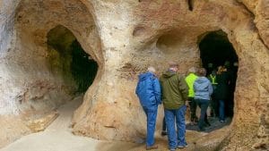 A group of people are entering the cave of Font de Gaume.