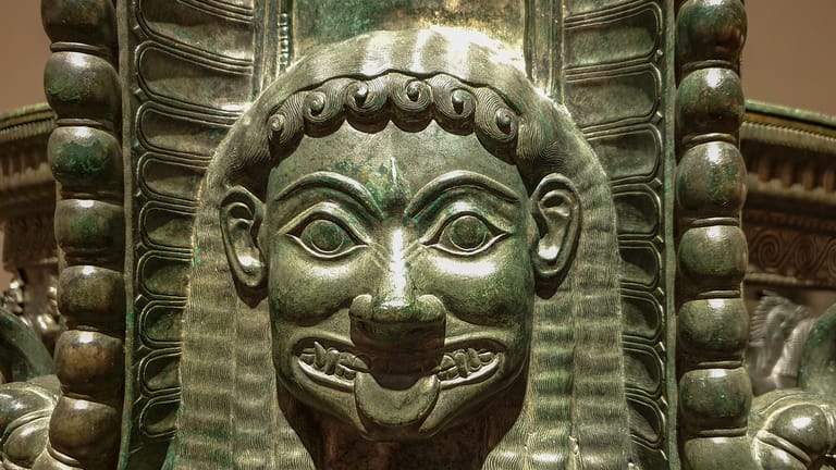 A close up of the handle on the Vix Krater.
